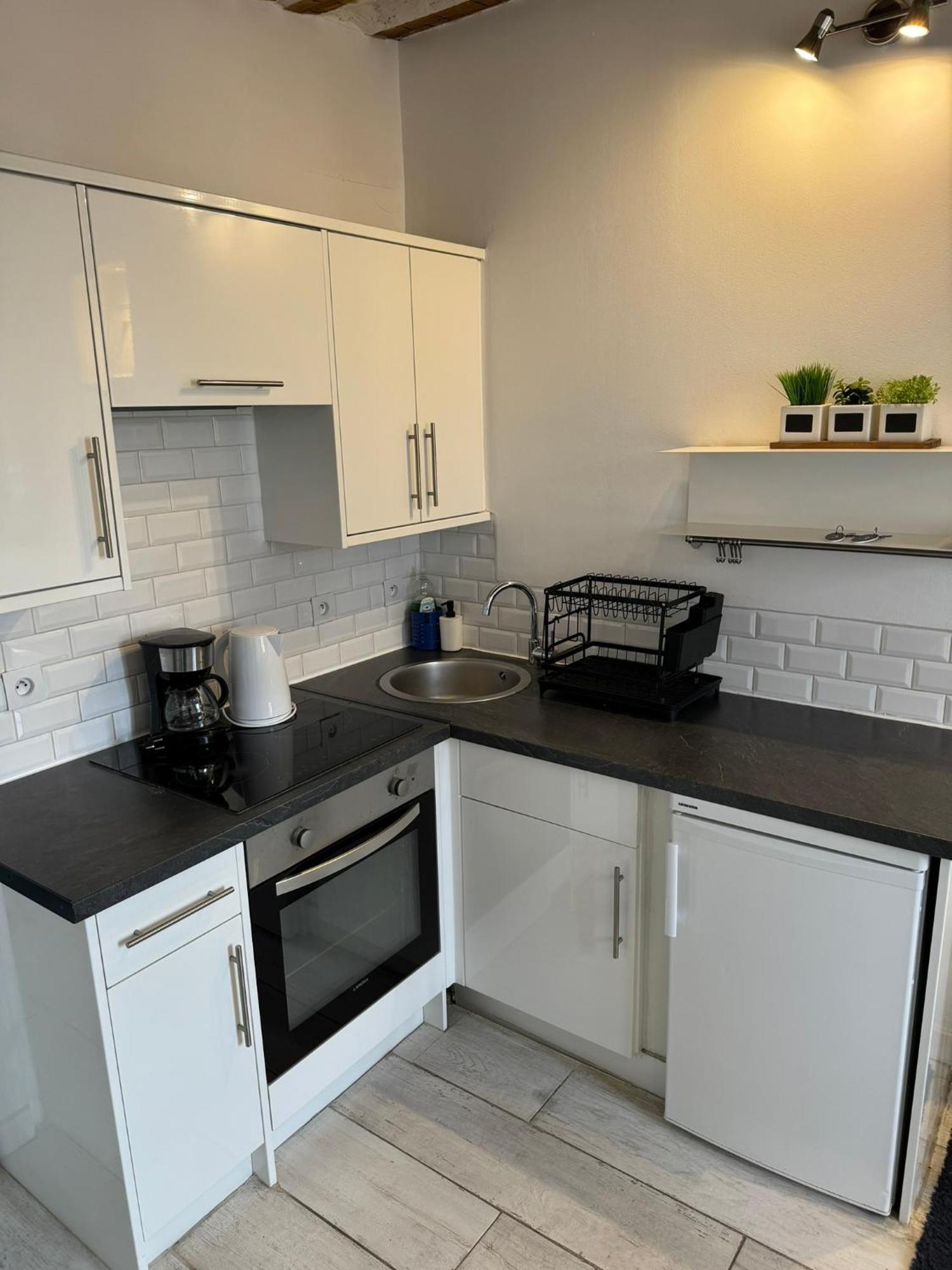 Freshly Tastefully Renovated Apartments In Heart Of Old Antibes Kültér fotó